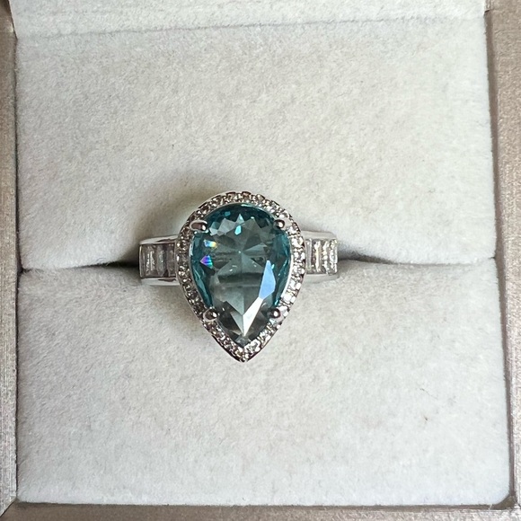 14k gold finish silver ring with London light blue topaz stone - Picture 8 of 9